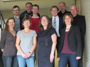 iTeL-Gründung: von links nach rechts, 1. Reihe: Claudia Bremer, Gabi Reinmann, Andrea Back, Anne Thillosen. 2. Reihe: Beat Döbli Honegger. Martin Ebner, Olaf Zawacki-Richter, Theo Bastiaens, Peter Baumgartner, Burkhard Lehmann