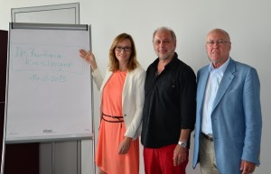 Barbara Kieslinger nach erfolgreicher Promotion mit mir (Betreuung, Begutachtung und Erstprüfer) und Univ.Prof. Josef Hochgerner (Zweitbegutachtung und Zweitprüfer)