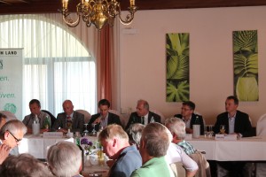 Podium der Veranstaltung "Breitbandinternet in Karlstetten". Foto DI Artur Riegler