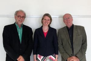 Peter Baumgartner, Stefanie Konzett-Smoliner, Josef Hochgerner (von links nach rechts) nach der erfolgreichen mit Auszeichnung bestandenen Promotion (23.6. 2015)